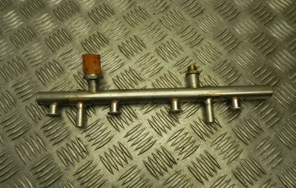 Audi Q5 SQ5 Fuel distributor 06H133317C
