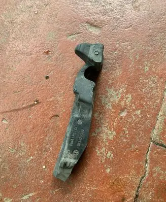 Volkswagen Golf VI Other engine bay part 5K1823730
