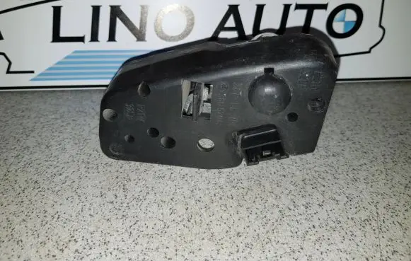 BMW 3 E46 Tail light bulb cover holder 8374810
