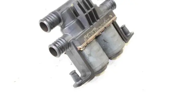 Land Rover Range Rover L322 Water pump 8374995