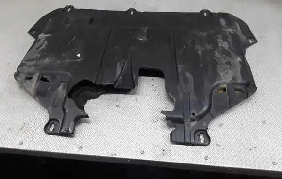 Ford Focus Engine splash shield/under tray 3M51R6P013C