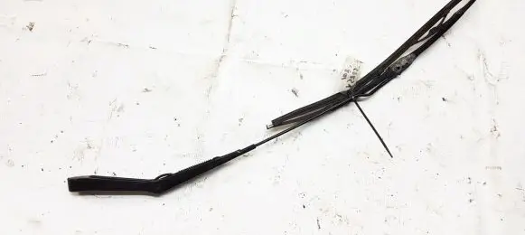 Front wiper blade arm