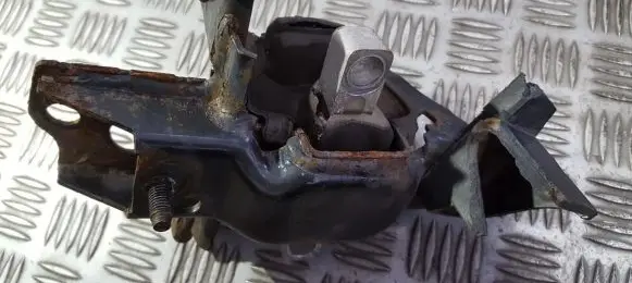 Volkswagen Cross Polo Engine mount bracket 6q0199555ar