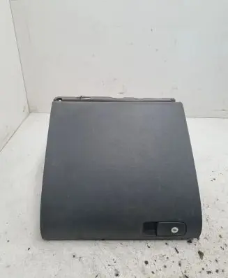 Volkswagen Golf V Glove box