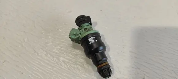 BMW 5 E39 Fuel injector 0280150415