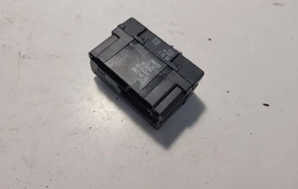 Peugeot 407 Seat heating relay 9638153380 9445536