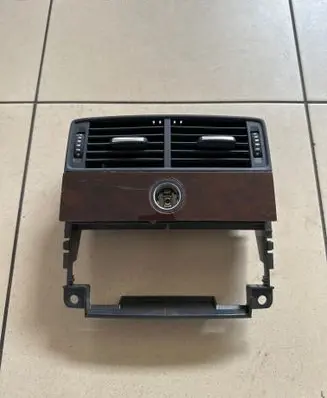Rear air vent grill