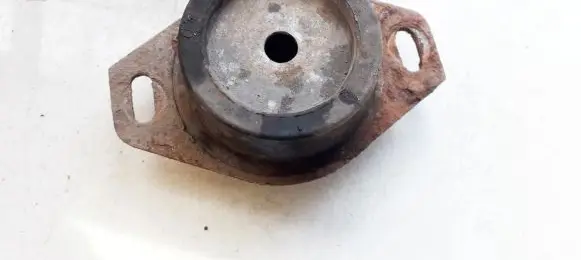 Peugeot Partner Engine mount bracket