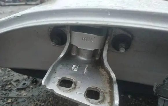 Chrysler Sebring (ST-22 - JR) Rear door lower hinge