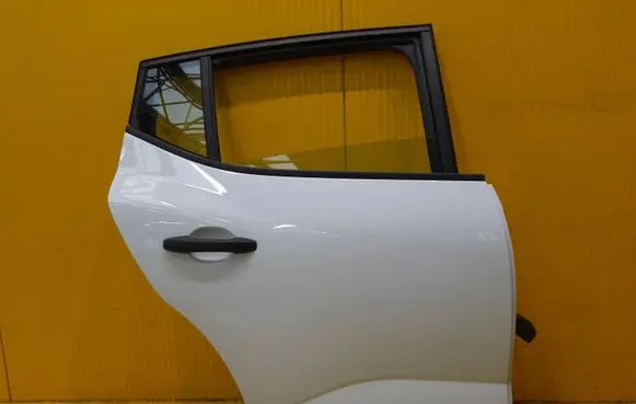Dacia Sandero Rear door