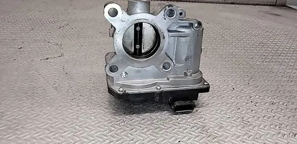 Renault Clio III Throttle valve 8200568712C