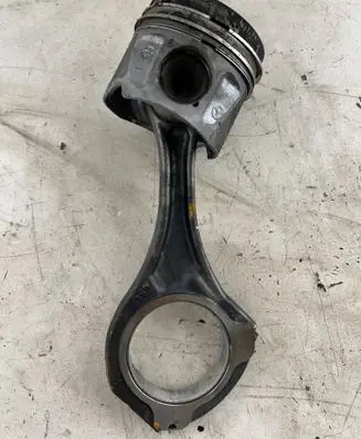 Mercedes-Benz Sprinter W906 Piston with connecting rod 8370