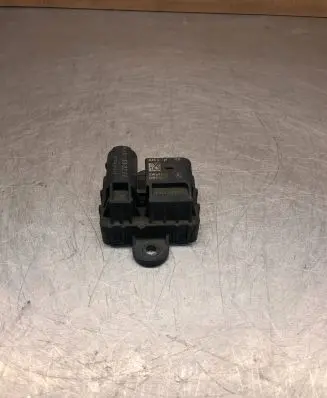 Mercedes-Benz C W204 Glow plug pre-heat relay A6511530279 0522120203 SW4907