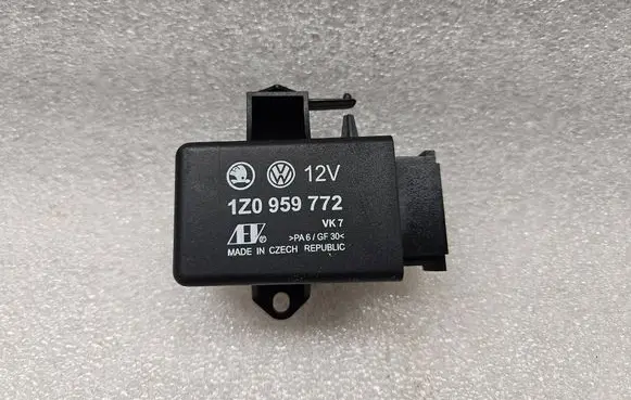 Volkswagen PASSAT B6 Seat heating relay 1Z0959772