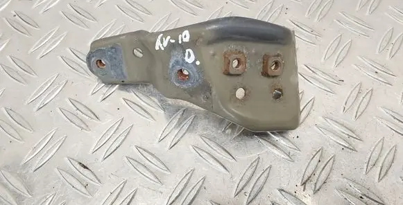 Toyota Avensis T270 Fender mounting bracket