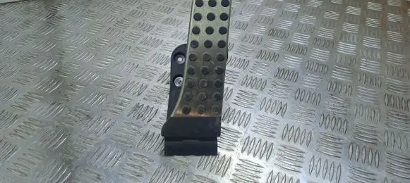 Mercedes-Benz C AMG W205 Accelerator throttle pedal A2053000104