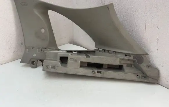 (D)pillar trim (top)