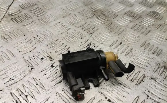 Mercedes-Benz E W212 Turbo solenoid valve a0071531428