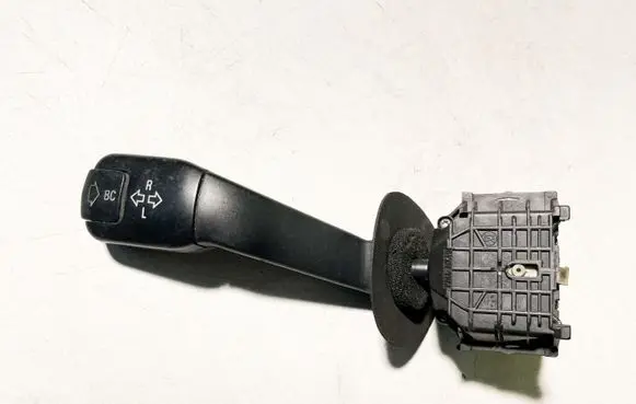 BMW 5 E39 Indicator stalk 8352172