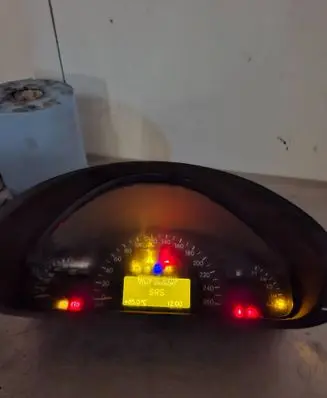 Speedometer (instrument cluster)
