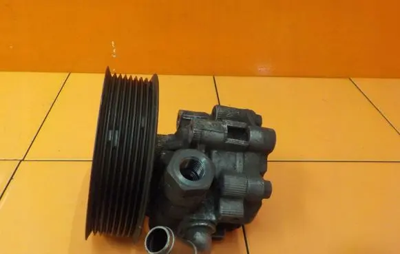 Land Rover Range Rover L322 Power steering pump QVB500400 12MB41