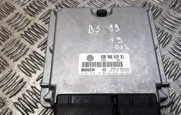 Volkswagen PASSAT B5 Engine control unit/module 038906019bj