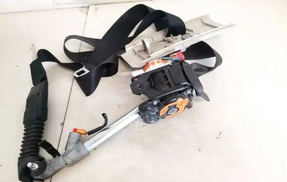 Nissan Qashqai Front seatbelt 868844ea2a