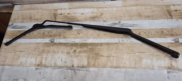 Nissan X-Trail T30 Front wiper blade arm B46LA