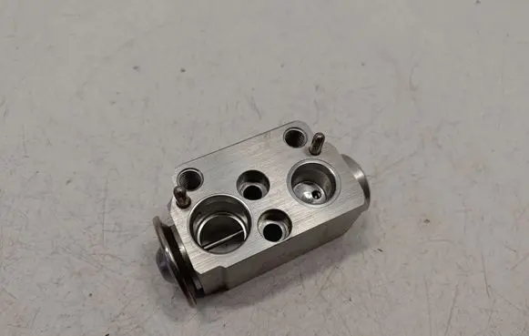 BMW 1 E82 E88 Air conditioning (A/C) expansion valve 64119182512 64119226078 64116981484