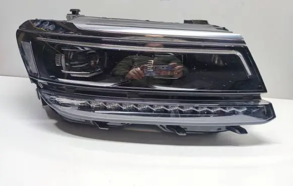 Volkswagen Tiguan Headlight/headlamp 5NB94102D