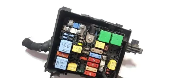 Peugeot 308 Fuse module 9638182880 15543450ST3