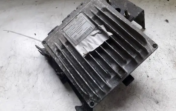 Renault Megane II Engine control unit/module 8200259832