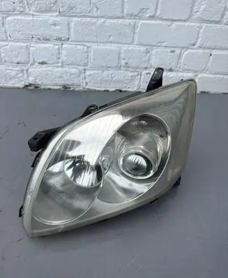 Toyota Avensis T250 Headlight/headlamp