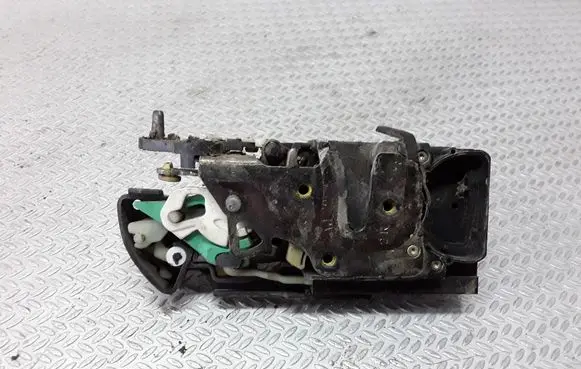 Opel Frontera B Rear door lock 16634324