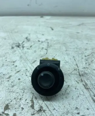 Wing mirror switch