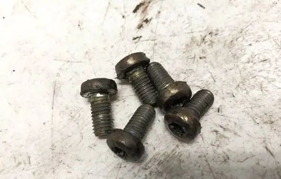Volvo V50 Nuts/bolts 