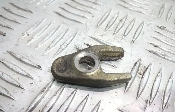 Renault Megane II Fuel Injector clamp holder
