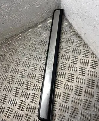 Toyota Avensis T220 Front sill trim cover