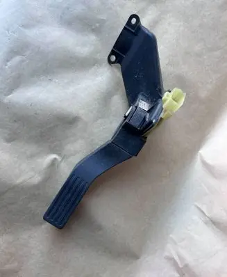 Ford Mondeo Mk III Accelerator throttle pedal 2S719F836HB