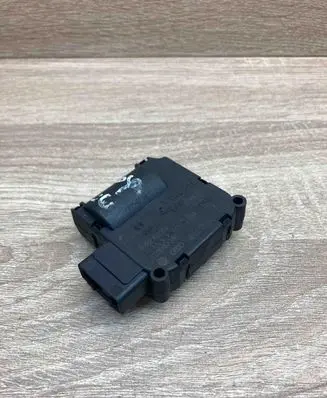 Audi A6 S6 C6 4F Air flap motor/actuator 0132801359 CZ1168803141