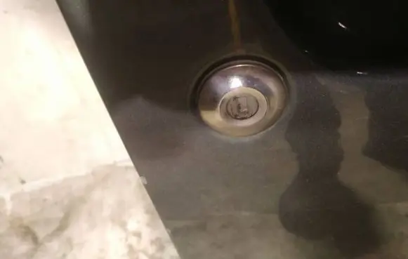 Mitsubishi Colt Front door lock (next to the handle) 