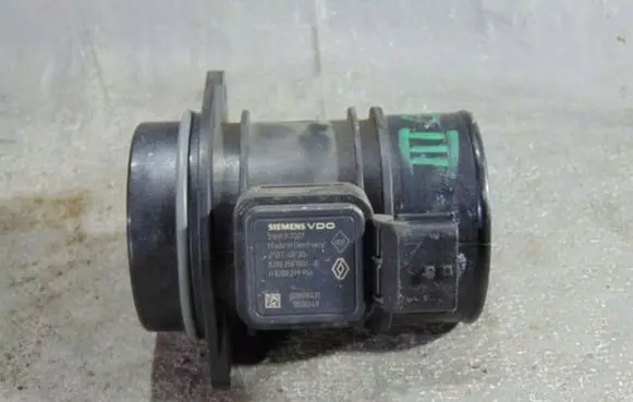 Renault Clio III Mass air flow meter 5WK97007