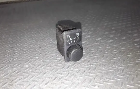 Nissan Almera Tino Headlight level height control switch 36997B