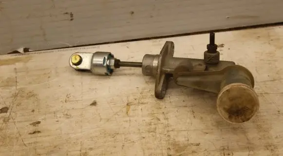 Mitsubishi Pajero Clutch master cylinder