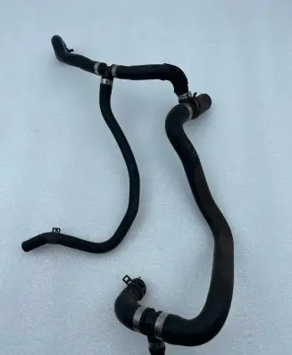 Mercedes-Benz GLS X166 Engine coolant pipe/hose A1665063935
