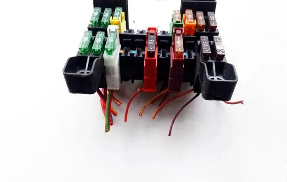 Mercedes-Benz E W211 Fuse box set 2115450301 13943311