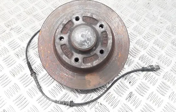 Rear wheel hub spindle/knuckle