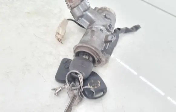 Toyota Previa (XR30, XR40) II Ignition lock 45020287