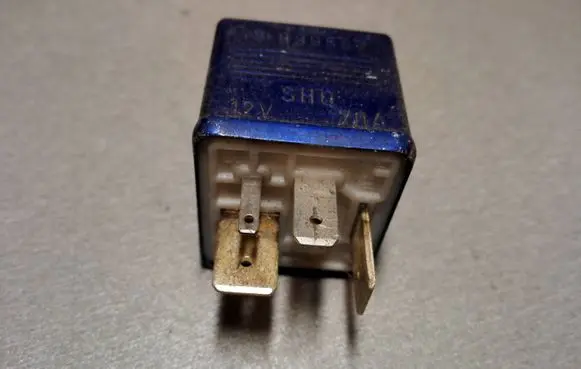 Audi A6 S6 C5 4B Other relay 8A0951253