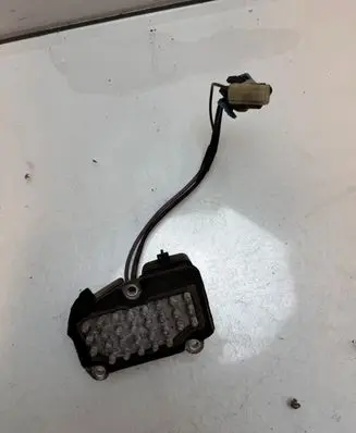 Chevrolet Blazer Fan control module 52474437